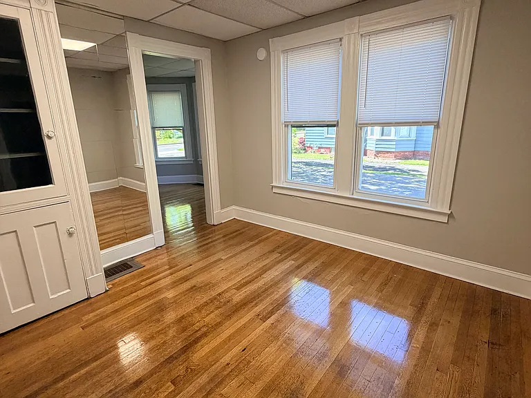 476 Thompson Ave #1 — Photo 4