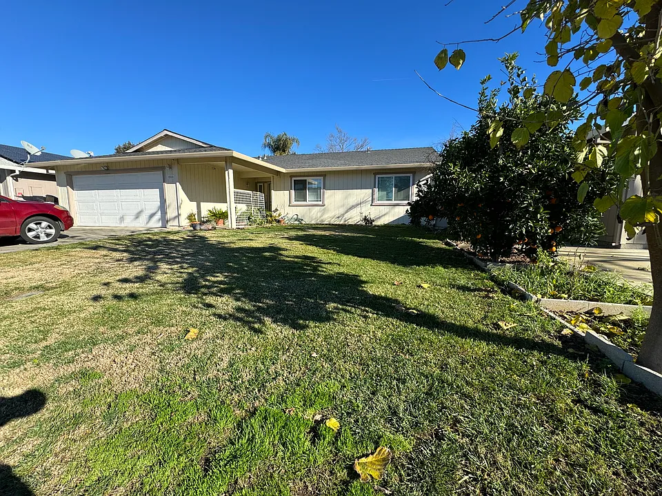 905 Saddle Pl