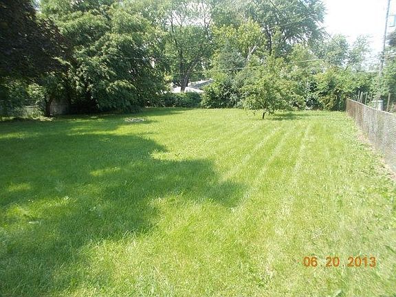 4th image of 90 Oxford Ln