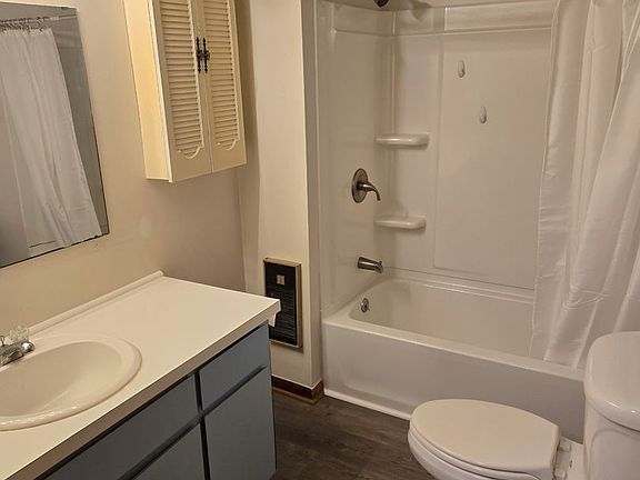 4th image of 102 S Metts St #1