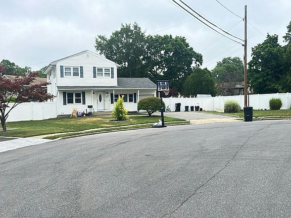 3rd image of 15 Leo Ct