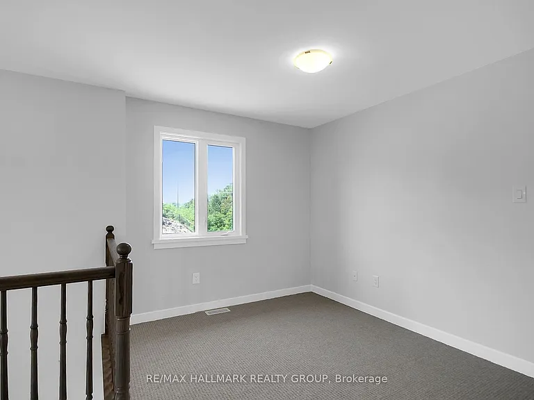 749 Newstead Cres — Photo 26