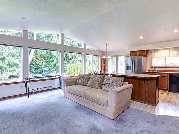 3rd image of 2931 S East Camano Dr