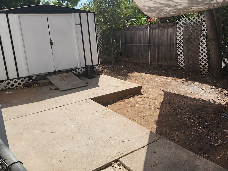261 E Vermont Ave — Photo 15