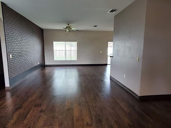 4th image of 2730 Woodstream Cir