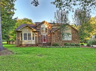 13800 Creekside Dr, Matthews, NC 28105