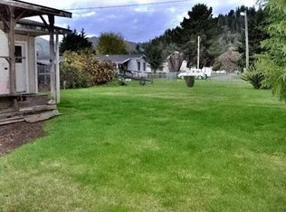 437 Terwer Riffle Rd, Klamath, CA 95548