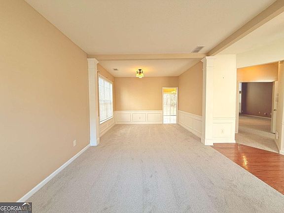 4th image of 216 Persimmon Trl