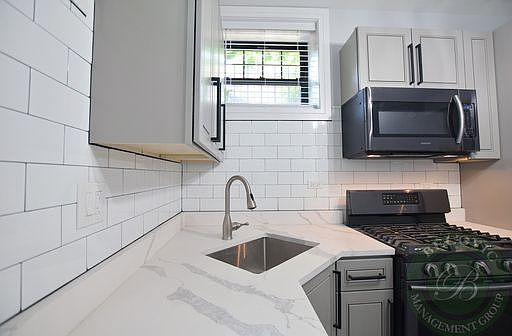 4th image of 1062 W Glenlake Ave