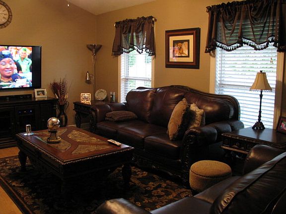 3rd image of 546 Windrowe Dr