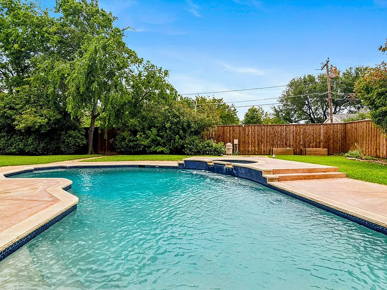 10918 Wonderland Trl — Photo 2