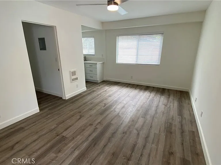 326 N Coast Hwy #D — Photo 3
