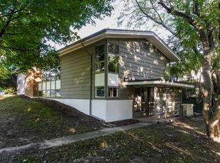 1621 Breton Rd SE, East Grand Rapids, MI