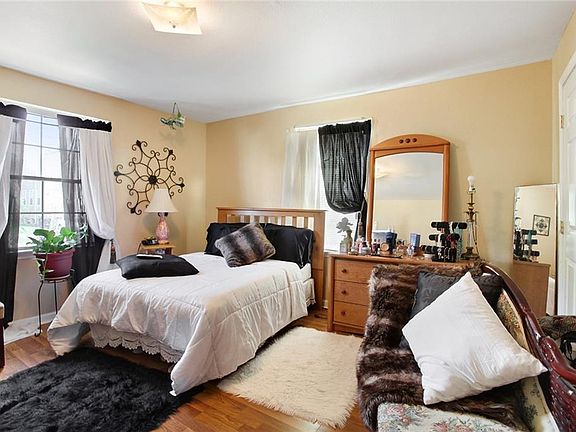 4th image of 6010-12 Mandeville St