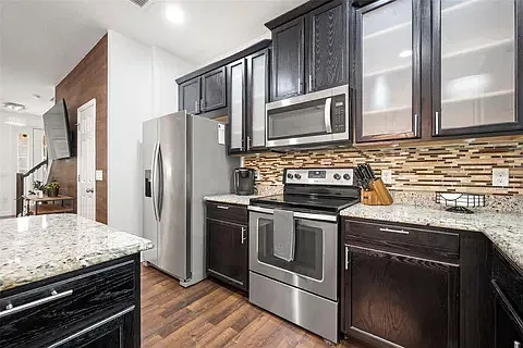3 bed, 2.5 bath, 1506 sqft, $2,400 — Photo 3