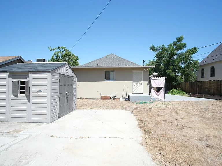 810 E Olive Ave — Photo 21