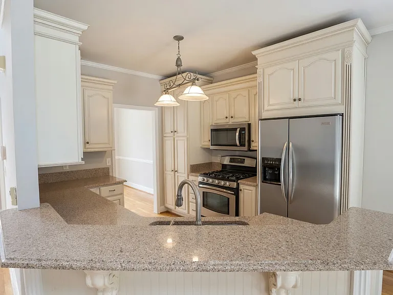 35 Belmont Dr — Photo 6