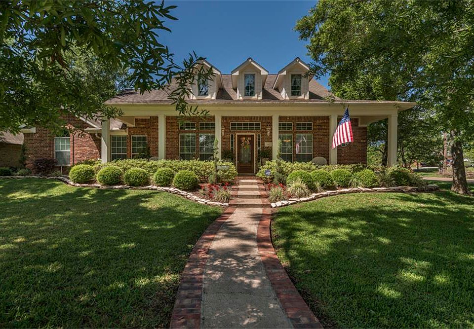 1st image of 3302 E Country Club Dr