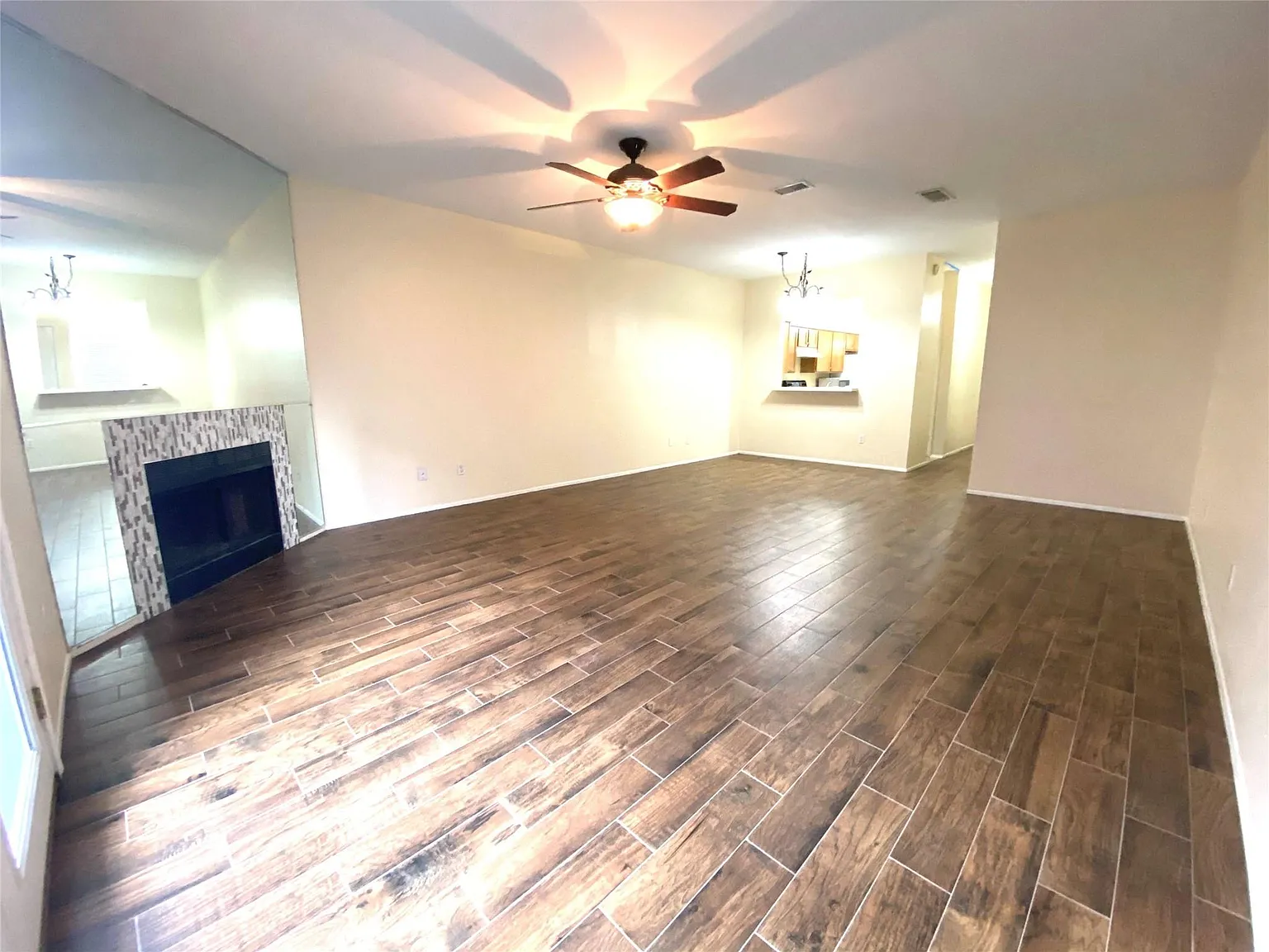 2 bed, 2.5 bath, 1368 sqft, $1,700 — Photo 4