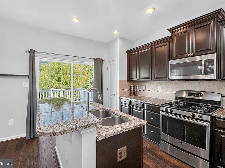 728 Millhouse Dr — Photo 5