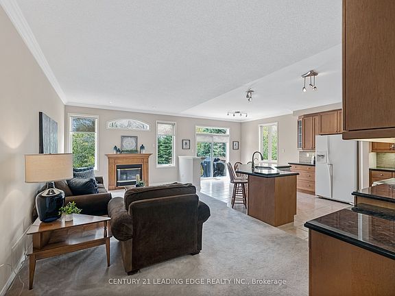 3rd image of 50 Button Cres