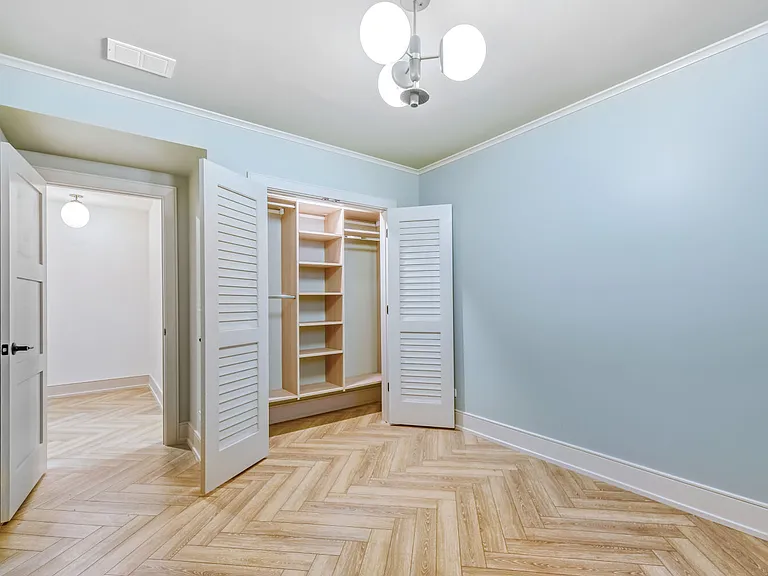 2704 W Argyle St #G — Photo 11
