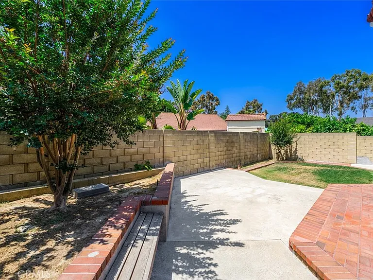 13014 Espinheira Dr — Photo 32
