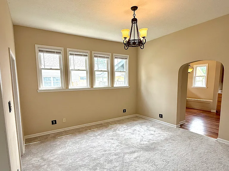 920 N Oriental St — Photo 4