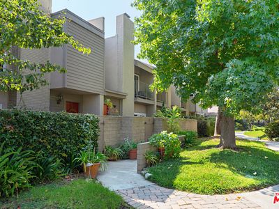 11 Village Pkwy, Santa Monica, CA, 90405