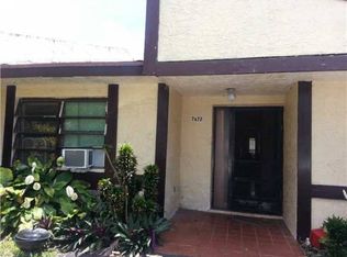 7672 S Oakmont Cir, Hialeah, FL 33015