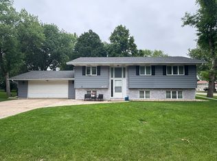 407 Dogwood Ave, Marshall, MN 56258