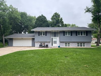 407 Dogwood Ave, Marshall, MN, 56258