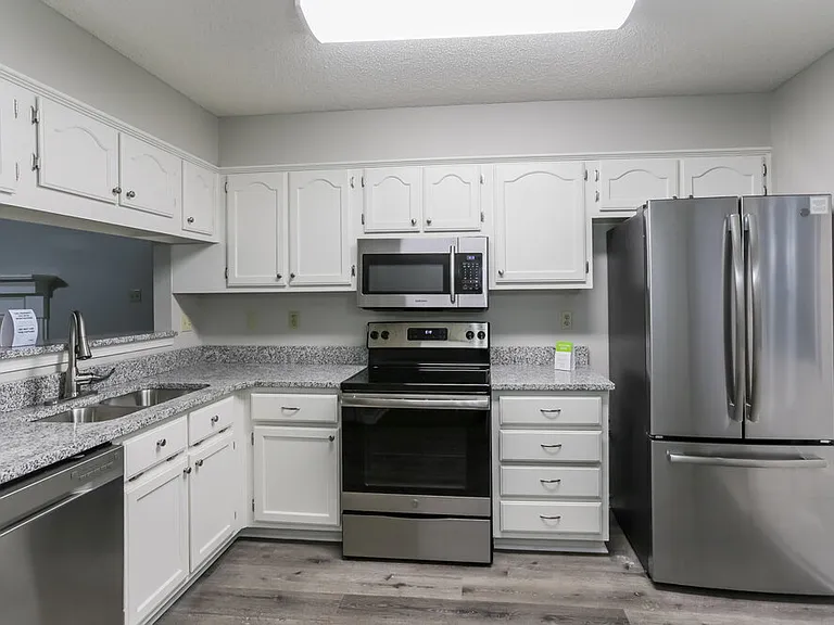 7007 Raleigh Lagrange Rd — Photo 6