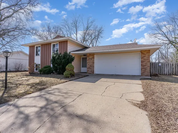 908 Cooper Ln, Apple Valley, MN 55124