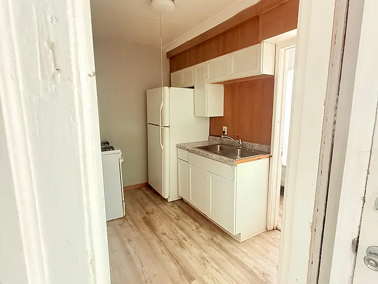4646 Dupont Ave N — Photo 7