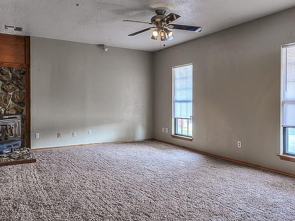 3rd image of 334 W Aspen Dr
