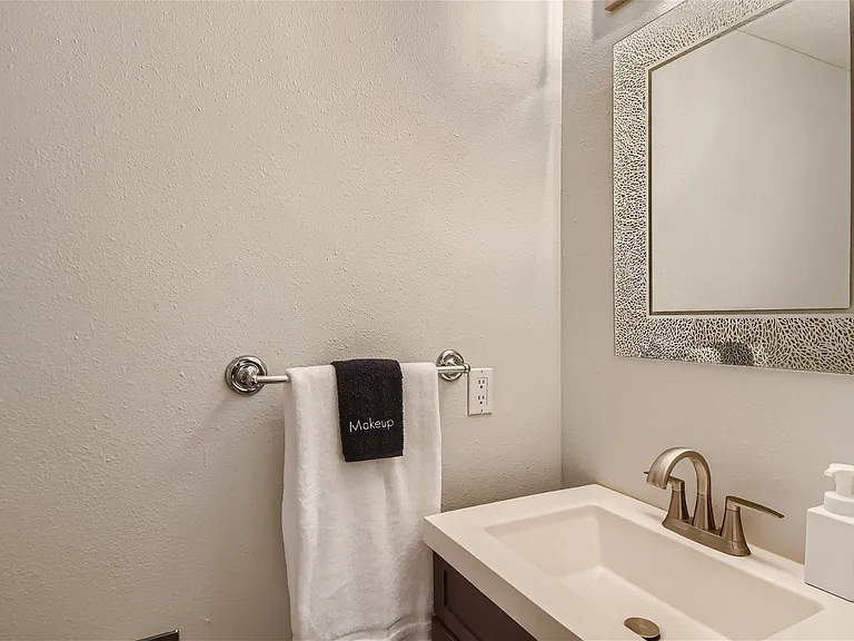 4129 Holland Ave — Photo 9
