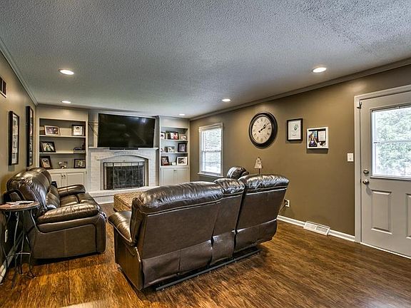 5th image of 615 NE Coronado Ave