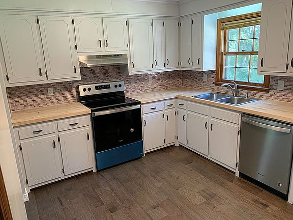 5th image of 221 Cedar Springs Dr