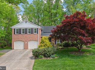 6734 Surreywood Ln, Bethesda, MD 20817