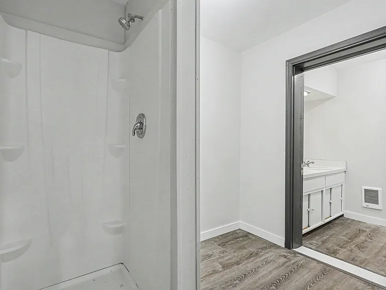 9030 Columbus Rd — Photo 4