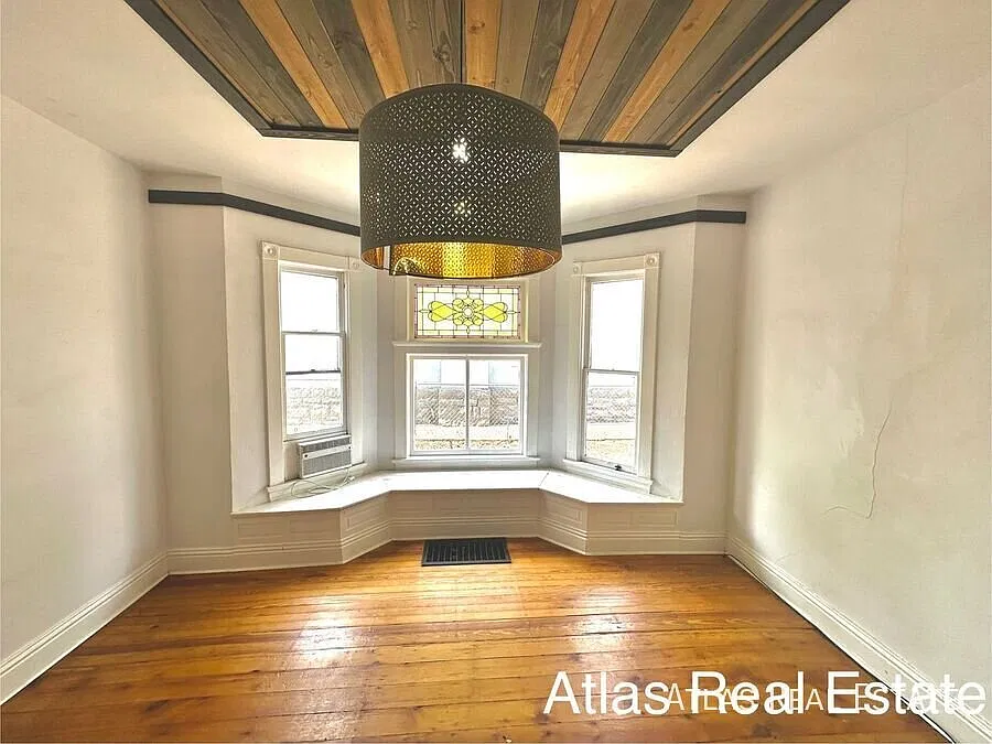 219 Jackson St — Photo 1
