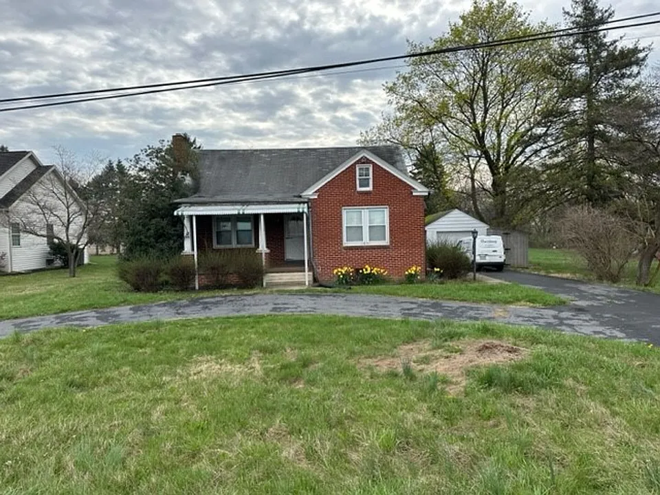704 Hogestown Rd