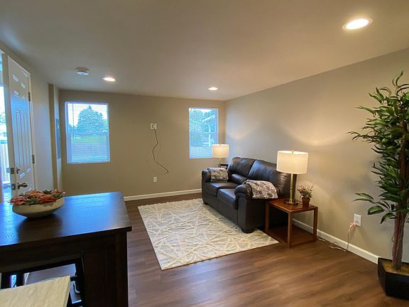 Kitchen & Living Room Area