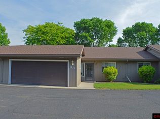 1626 Nottingham Dr, North Mankato, MN 56003
