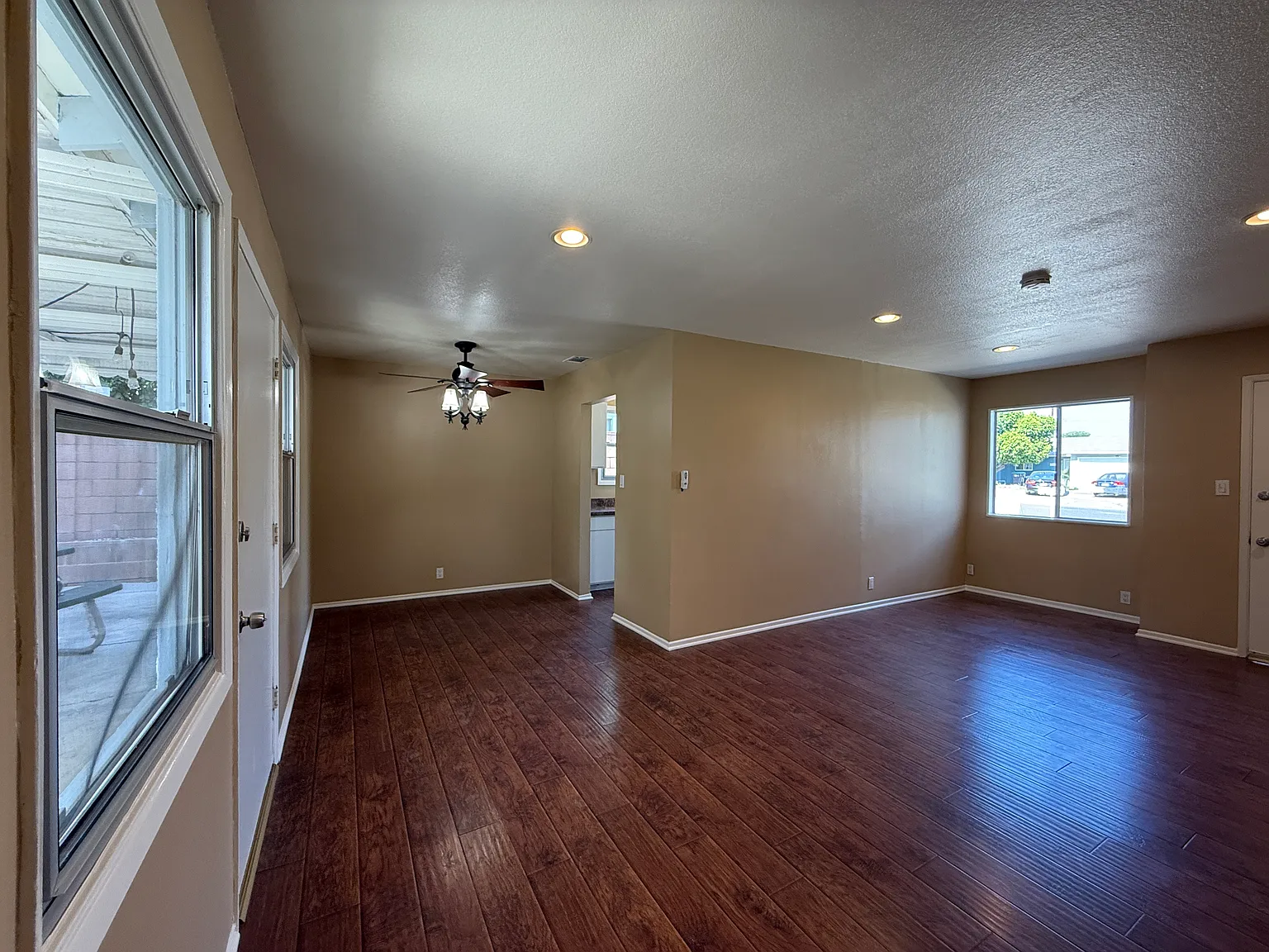 3 bed, 1008 sqft, $3,695 — Photo 4