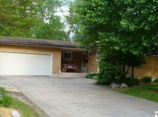 1217 Emerald Dr, Quincy, IL 62301