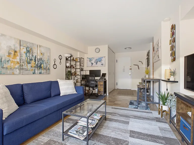 153 E 57th St #17B — Photo 4