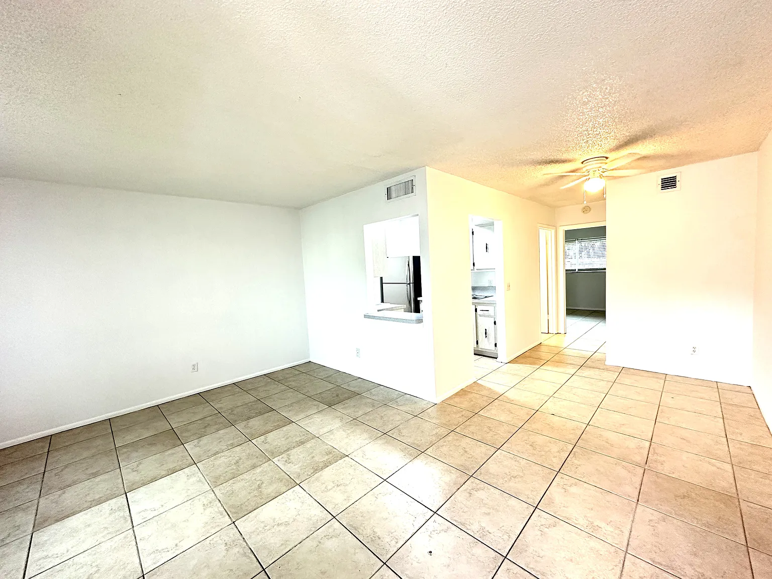 1 bed, 700 sqft, $1,325 — Photo 2
