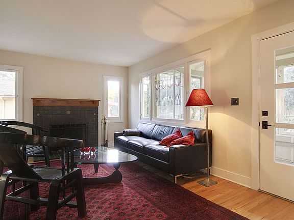 2nd image of 1060 N Mar Vista Ave